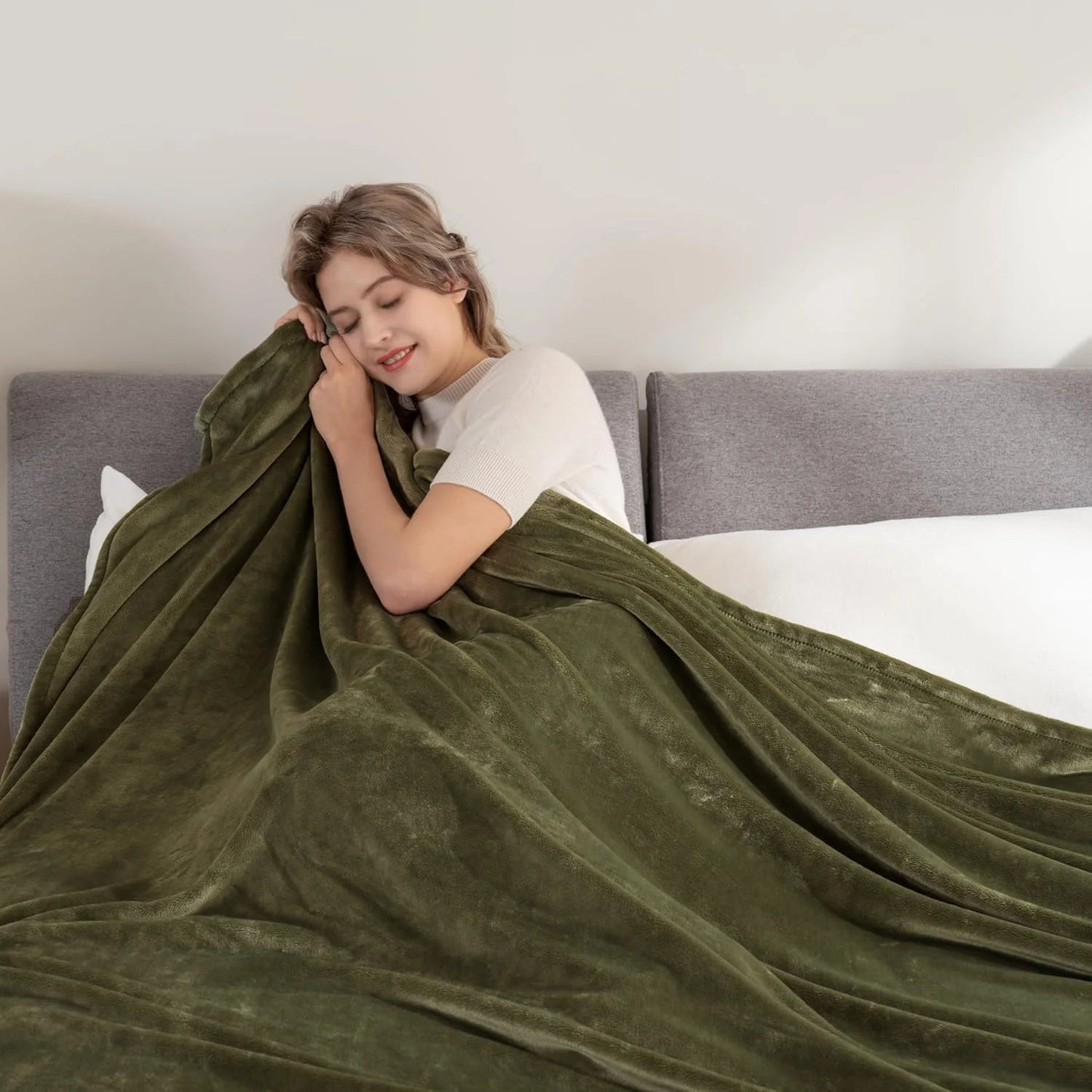 Super Soft Flannel Fleece Throw Blanket Washable Lightweight for Couch, Sofa, Bed, Office